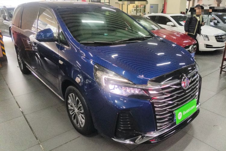 Used Buick GL8 2023 Facelifted Land Cruiser Executive Luxury Version
