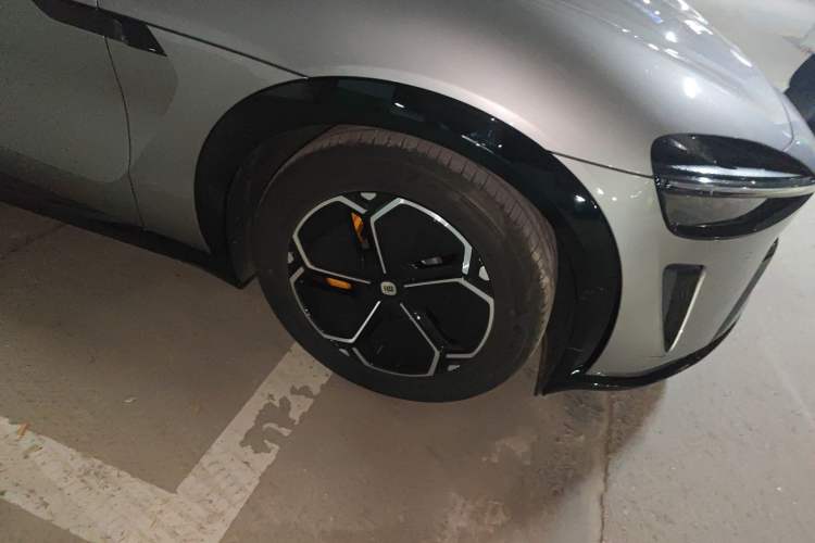 Used  YU7 2025 Ultra-Long Range High-Performance All-Wheel-Drive Max Edition