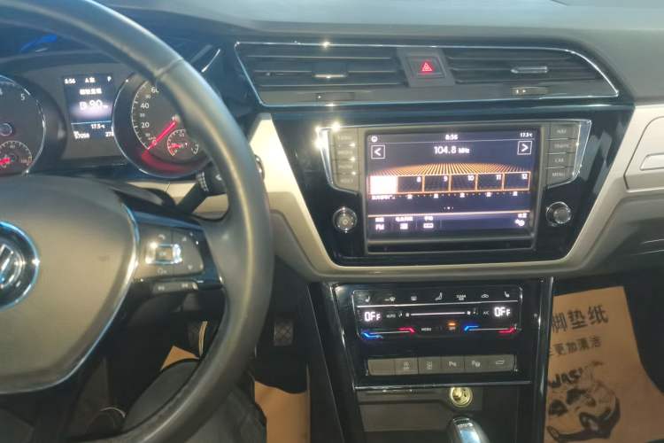 Used Volkswagen Touran 2018 Volkswagen Touran L 280TSI DSG Boundary Luxury Edition 7 Seats China VI Standard
