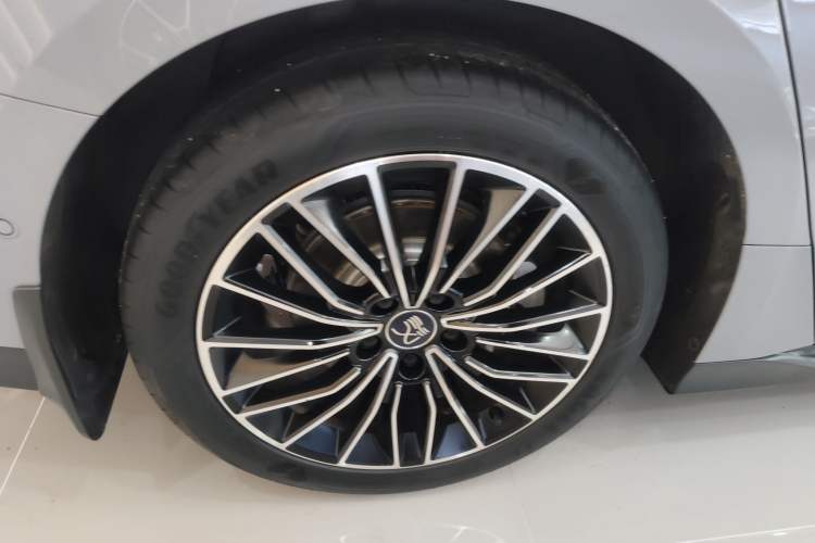 Used BYD Han 2025 DM-i Intelligent Driving Edition 125KM LiDAR Flagship Model
