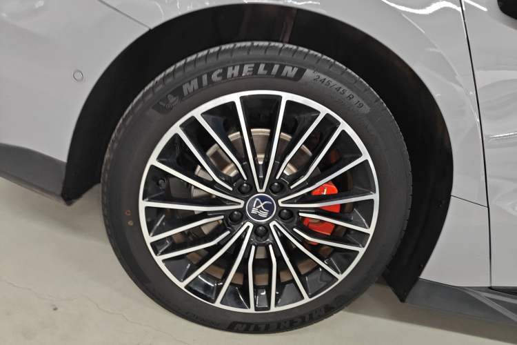 Used BYD Han 2025 EV with 701 km of Laser Radar-Enabled Intelligent Driving
