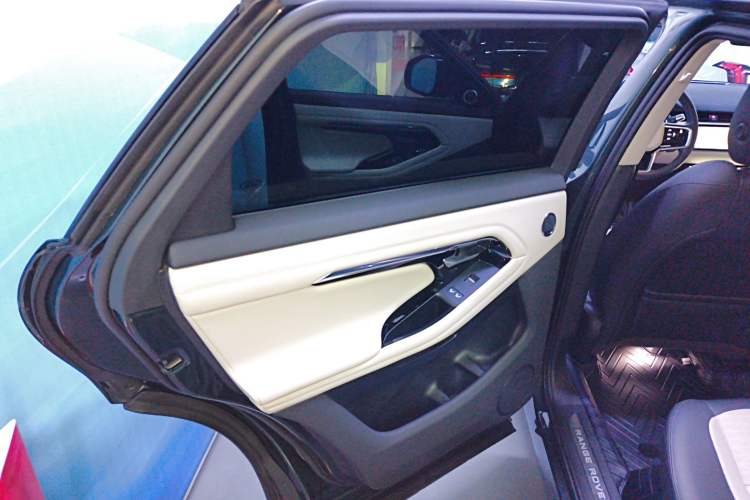 Used Land Rover Range Rover Evoque 2021 Range Rover Velar L 249PS R-Dynamic First Edition
