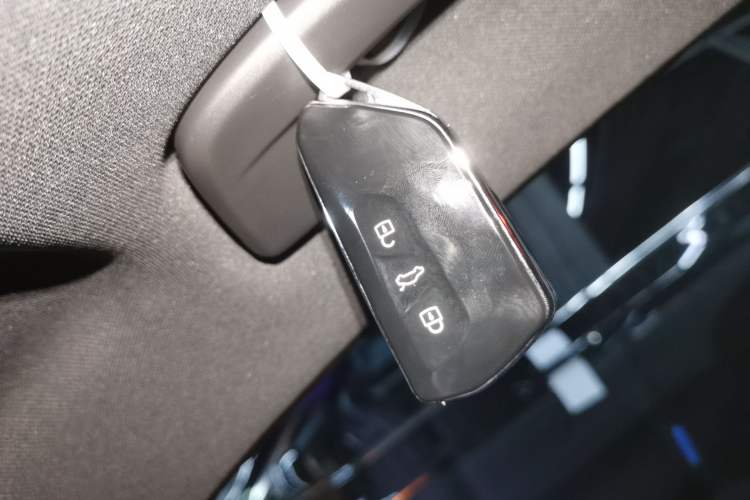 Used Volkswagen Tiguan L 2024 PRO 330TSI Two-Wheel Drive R-Line Smart Edition