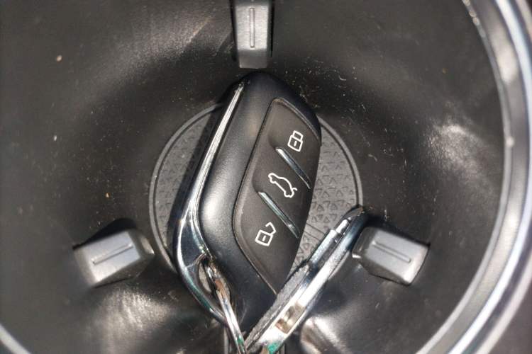 Used Roewe D5X DMH 2024 135 Tech Edition