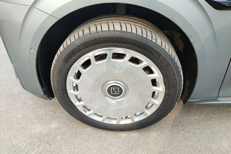 Used Zeekr 009 2024 7-Seater Walk-Through Version Four-Wheel Drive 108 kWh