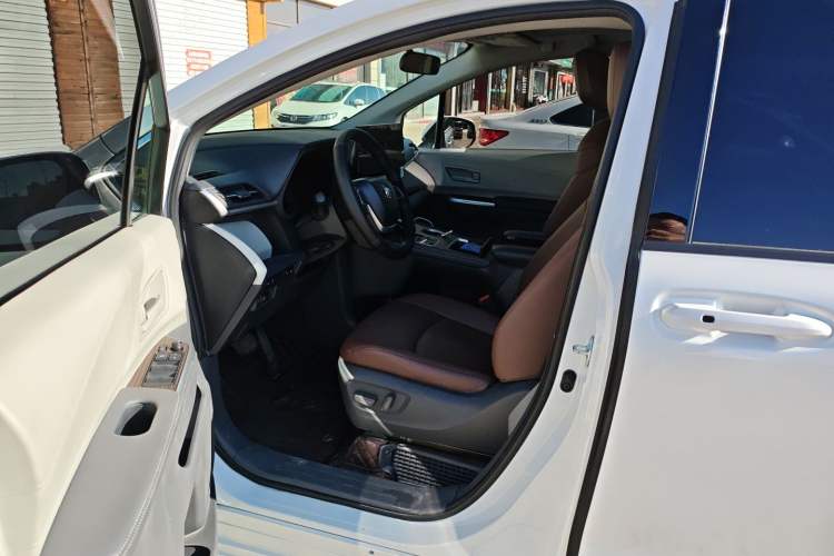 Used Toyota Sienna 2023 2.5L Hybrid Comfort Edition