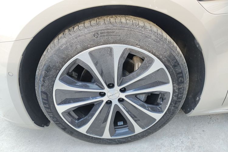 Used Hima Luxeed S7 2025 855 km Max
