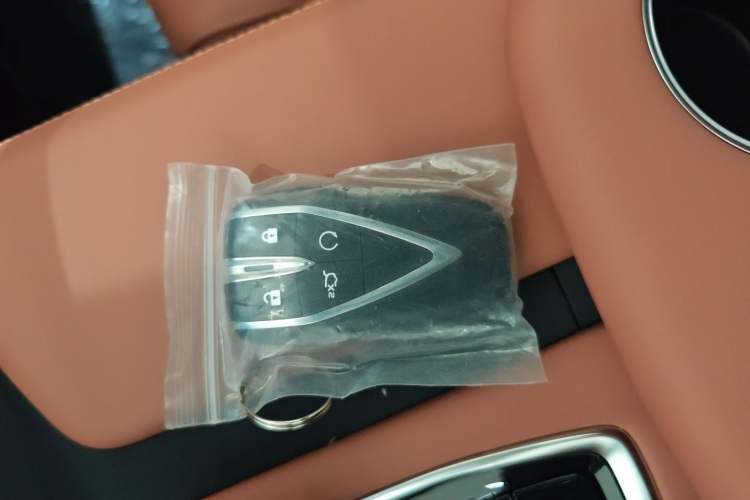 Used Changan UNI-Z New Energy 2024 Blue Whale Smart Electric iDD 125km Beyond Edition
