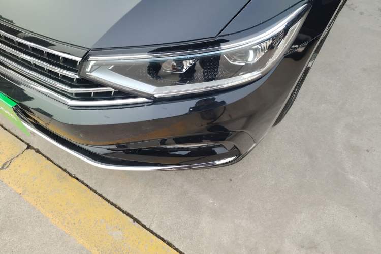 Used Volkswagen Magotan 2025 Zhongxiang Model 280TSI DSG Luxury Version
