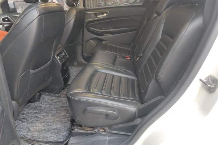 Used Ford Edge 2015 2.0T GTDi Two-Wheel-Drive Platinum Edition
