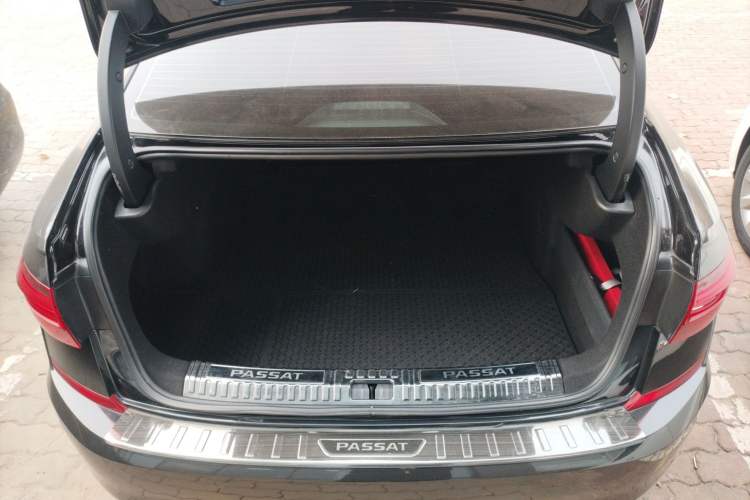 Used Volkswagen Passat 2020 Revised Version 330TSI Luxury Edition China VI Standard
