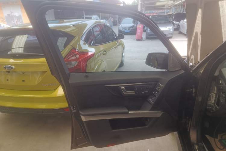 Used Mercedes-Benz GLK-Class 2013 GLK 300 4MATIC Dynamic Sunroof Model
