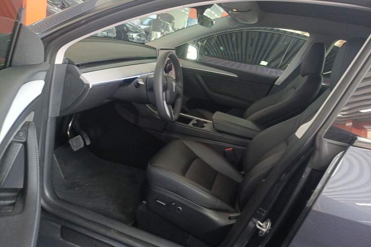 Used Tesla Model Y 2023 Long-Range All-Wheel-Drive Version