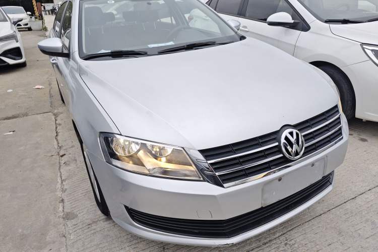 Used Volkswagen Lavida 2013 Revised Classic 1.6L Automatic Fashion Edition