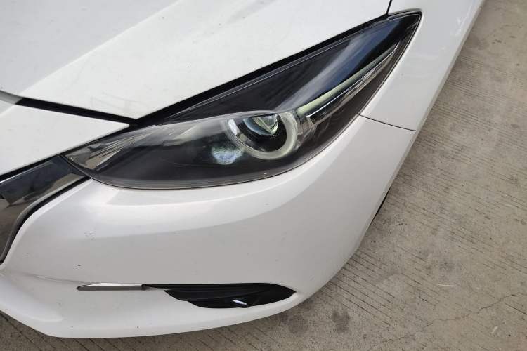 Used Mazda Mazda 3 Axela 2017 Sedan 1.5L Automatic Luxury Model Emission Standard China V
