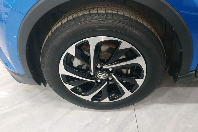 Used Toyota IZOA 2018 2.0L Yichi Edition China V Standard