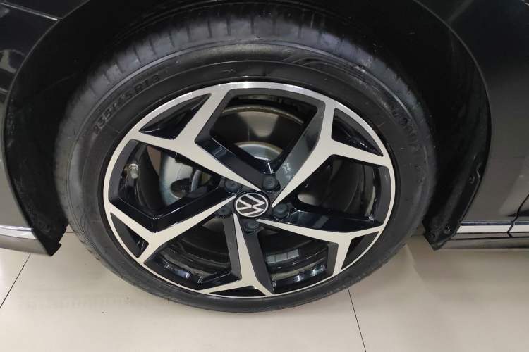 Used Volkswagen Magotan 2025 Zhongxiang Version 330TSI DSG Luxury Edition
