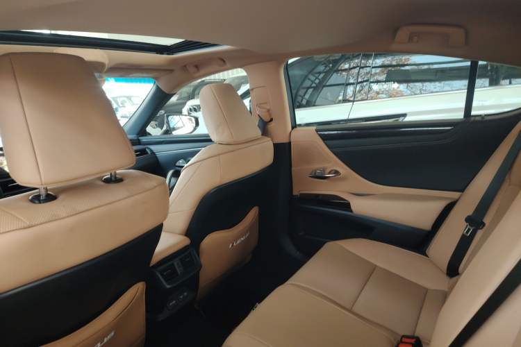 Used Lexus ES 2023 200 Excellence Edition

