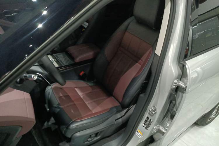 Used Land Rover Range Rover Evoque 2021 Range Rover L 249 PS R-Dynamic SE Luxury Edition
