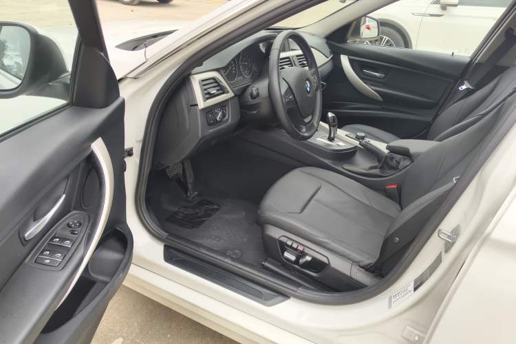 Used BMW 3 Series 2016 320Li Ambition Model
