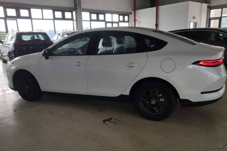 Used BYD Qin PLUS 2025 DM-i Smart Drive 55KM Leading Model
