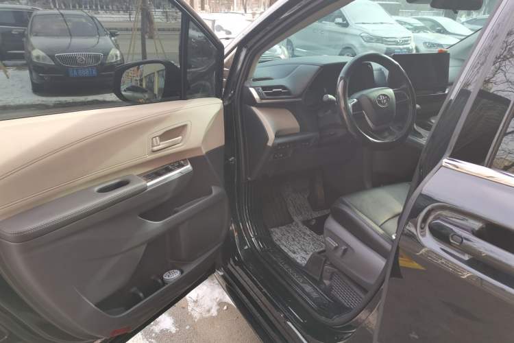 Used Toyota Sienna 2024 2.5L Hybrid Comfort Edition