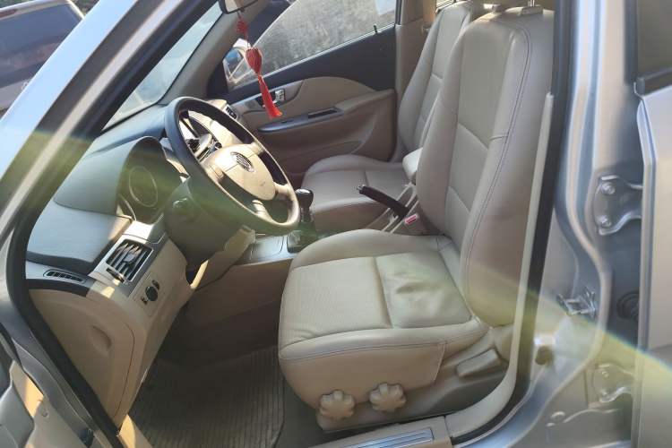 Used Buick Excelle 2013 1.5L Manual Classic Model
