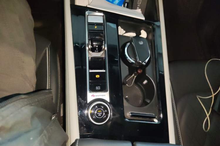 Used Volkswagen Teramont 2024 530 V6 All-Wheel-Drive Dragon Edition
