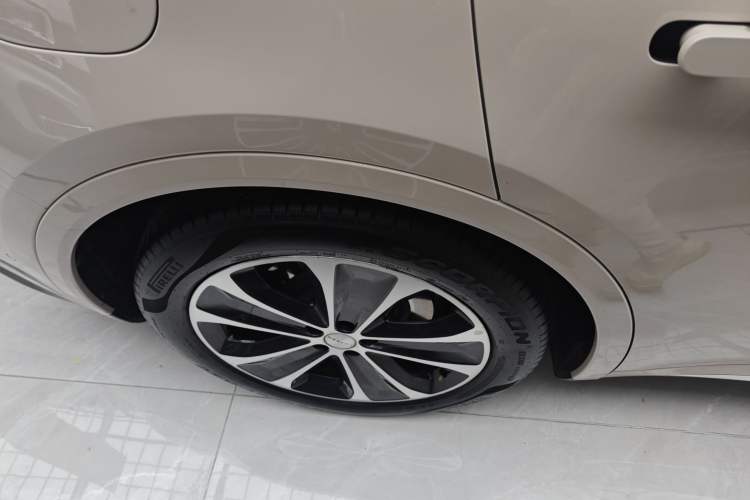 Used Hima Luxeed R7 2025 Range-Extended Version 251 km Max
