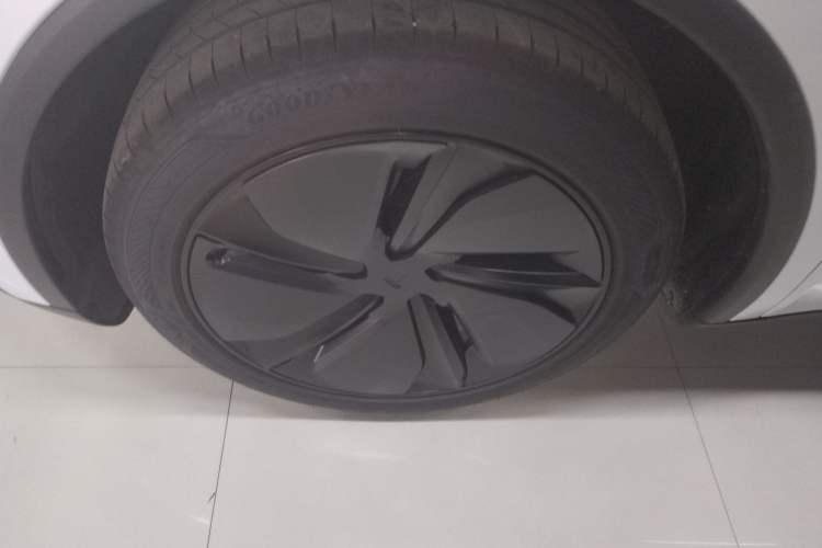 Used Tesla Model Y 2025 Rear-Wheel-Drive Version
