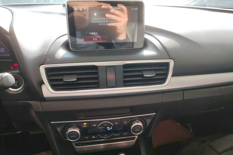 Used Mazda Mazda 3 Axela 2016 Hatchback 1.5L Automatic Luxury Model