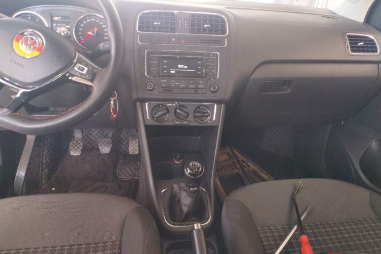 Used Volkswagen Polo 2016 1.6L manual Comfort trim level