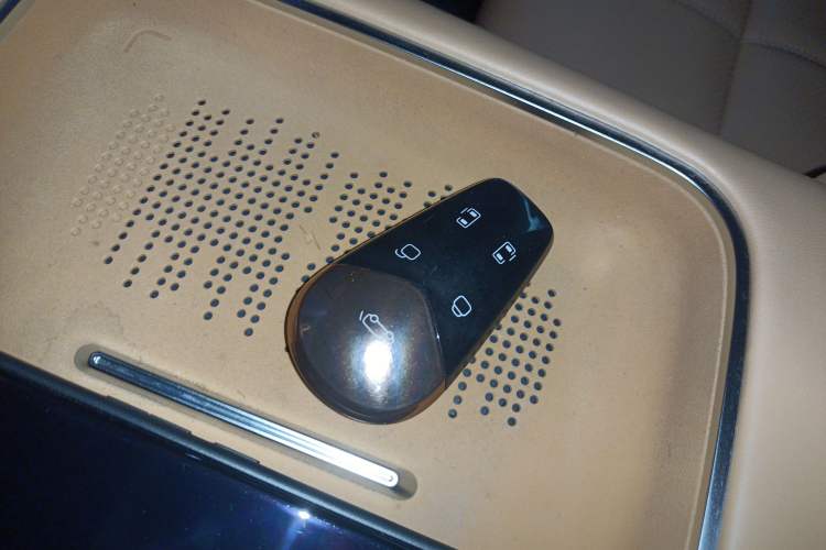 Used VOYAH Dream 2025 PHEV Four-Wheel-Drive Flagship Kunpeng Edition
