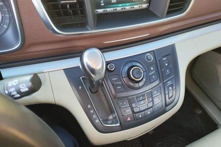 Used Buick GL8 2018 28T Luxury Model China VI Standard
