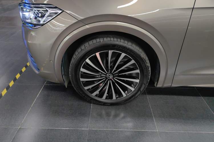 Used Volkswagen Viloran 2023 380TSI Prestige Edition
