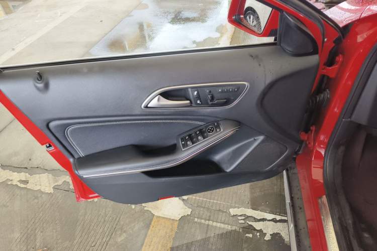 Used Mercedes-Benz GLA 2015 GLA 220 4MATIC Fashion Model
