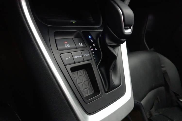 Used Toyota RAV4 2023 2.0L CVT Two-Wheel Drive 20th Anniversary Platinum Edition
