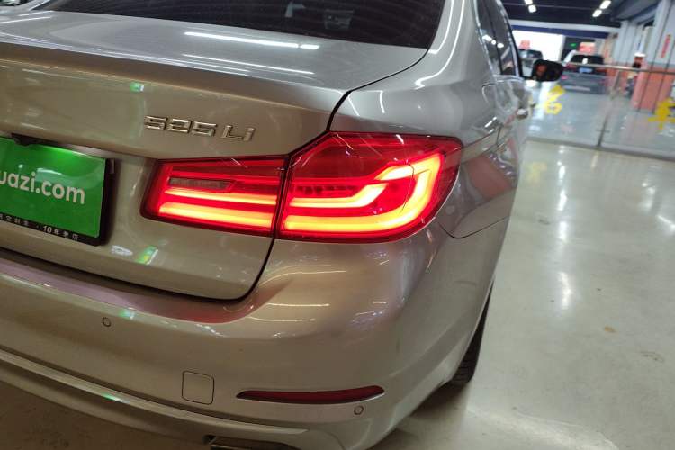 Used BMW 5 Series 2018 525Li Luxury Package
