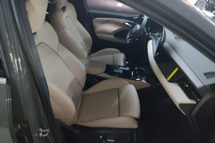 Used Audi Q6L e-tron 
