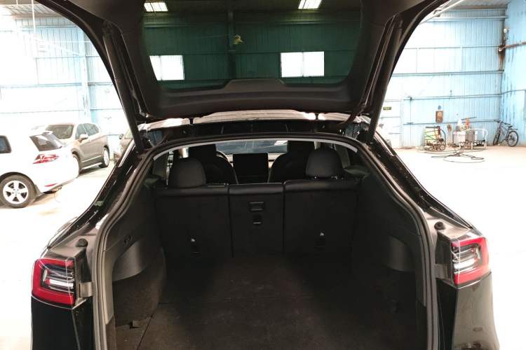 Used Tesla Model Y 2022 Long-Range All-Wheel-Drive Version
