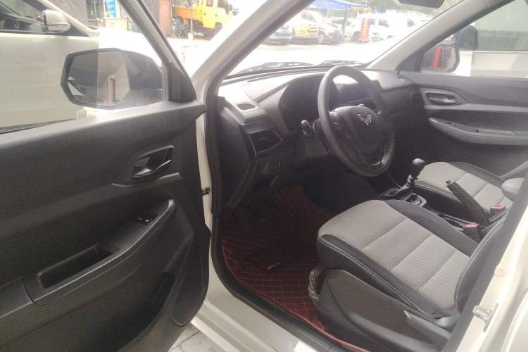 Used Wuling Hongguang 2019 1.5L S Basic Version China VI Standard LAR