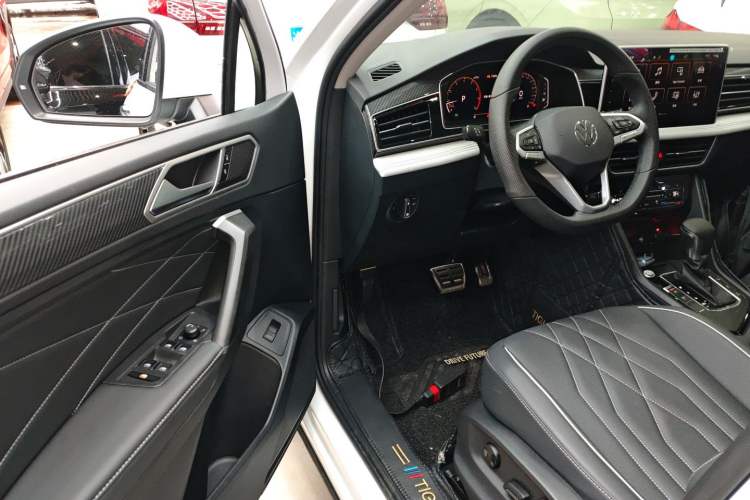 Used Volkswagen Tiguan L 2024 330TSI Automatic Two-Wheel Drive R-Line Enhanced Edition
