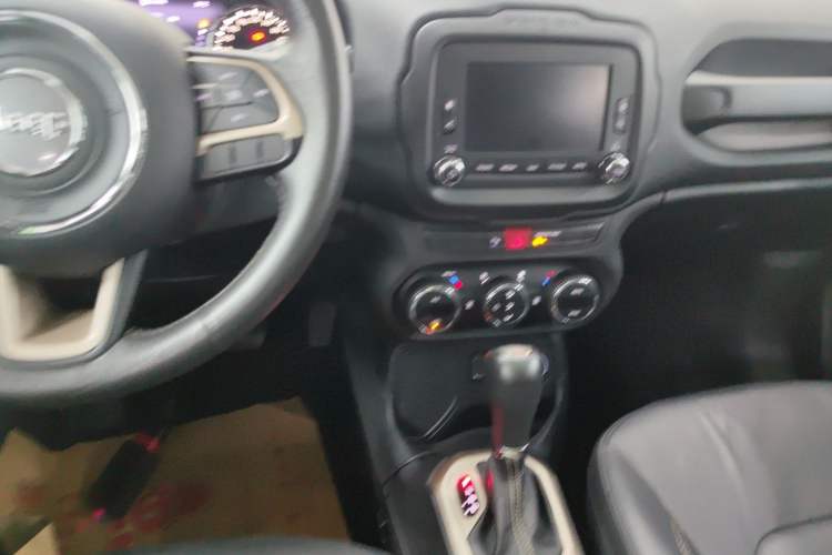 Used  Renegade 2017 180T Automatic Smart Version
