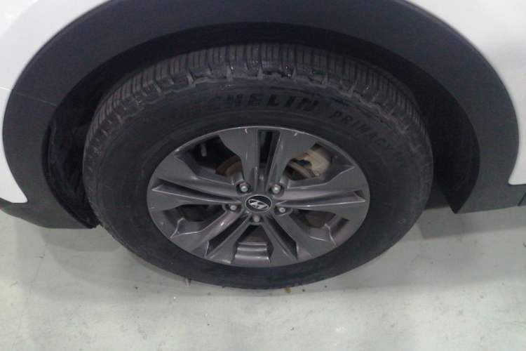 Used Hyundai Santa Fe 2013 2.4L Automatic Two-Wheel Drive Smart Version
