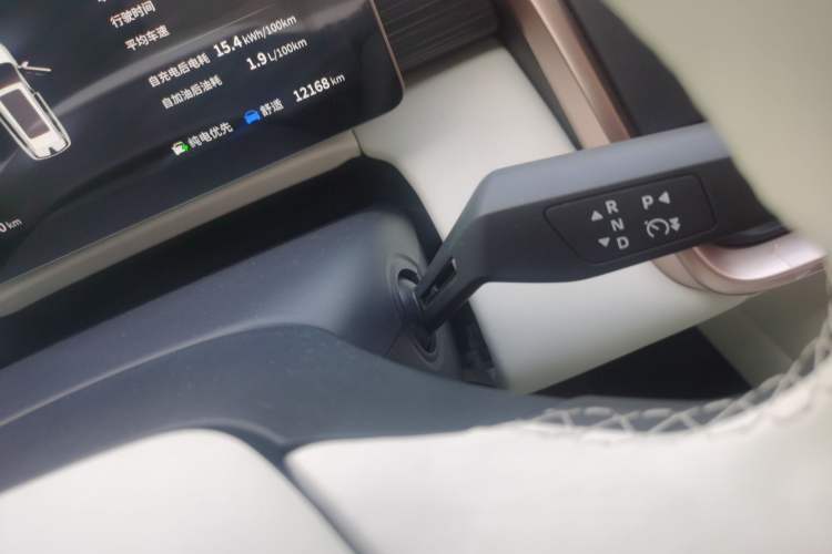 Used  eπ008 2024 210Max Range-Extended Version 6 Seats