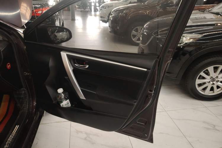 Used Toyota Levin 2017 Revised Dual-Engine 1.8H GS E-CVT Elite Sunroof Version China V Standard
