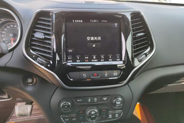 Used  Cherokee 2019 2.0T Four-Wheel Drive Explorer Edition China V