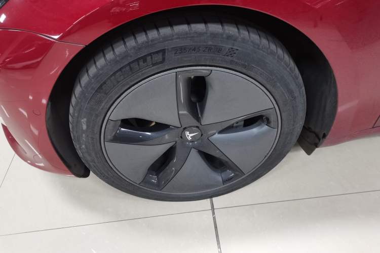 Used Tesla Model 3 2019 Long-Range All-Wheel-Drive Version
