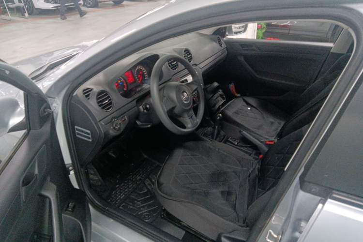 Used Volkswagen Jetta 2015 1.4L Manual Fashion Model
