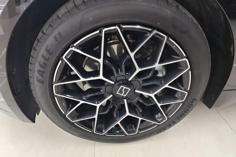 Used Zeekr 001 2025 WE Edition 95 kWh All-Wheel Drive
